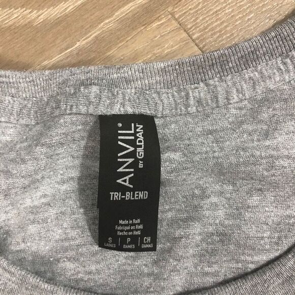 Introverted But Willing to Discuss Poshmark Tee Gray Short Sleeve T-shirt Top S - Picture 8 of 9